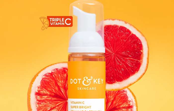 #4 Dot & Key Vitamin C + E Super Bright Gel Face Wash with Blood Orange & Niacinamide