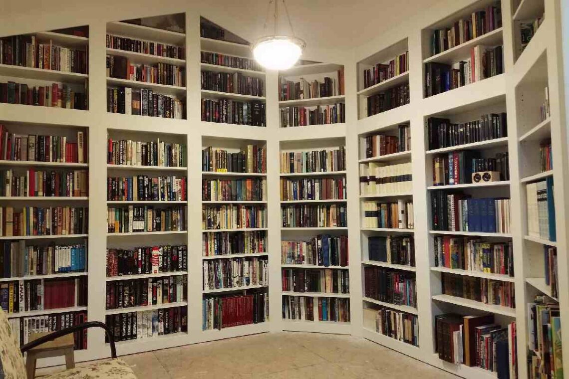 Floor To Ceiling Built In Bookshelves